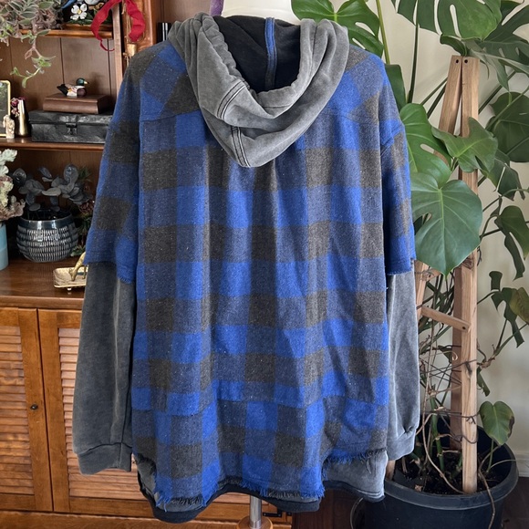 Oli & Hali Blue and Charcoal Gray Plaid Flannel Distressed Shacket Hooded Jacket - Picture 8 of 14